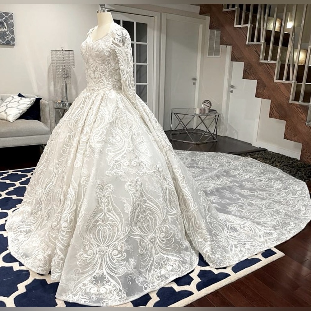 Wedding dress with vail 👰🏻‍♀️